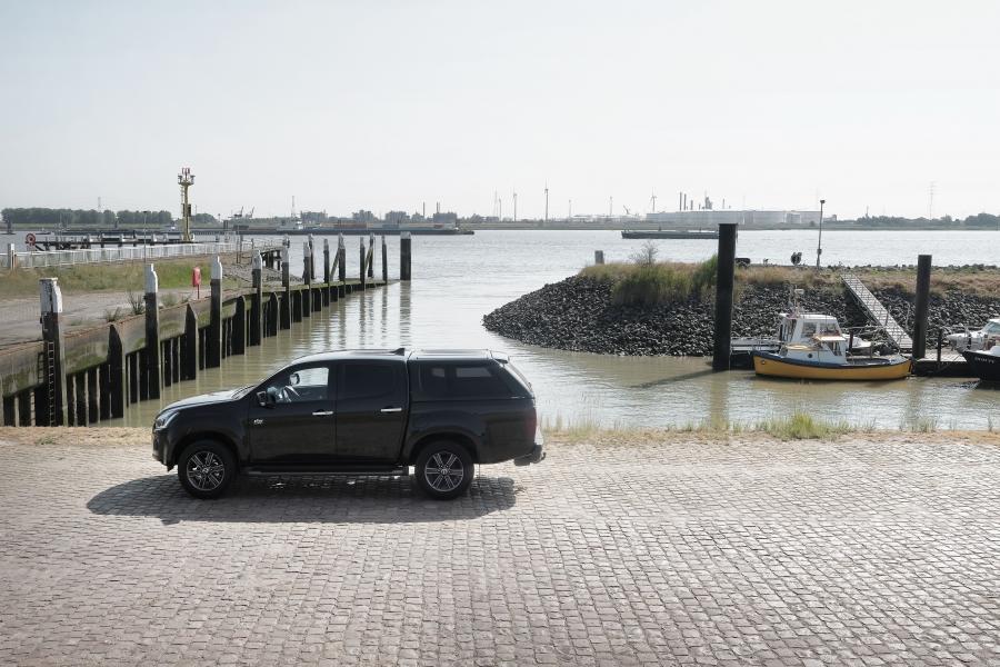  Isuzu D-Max LXS Life Double Cab 2017 года  (EU) (фото 12 из 20)